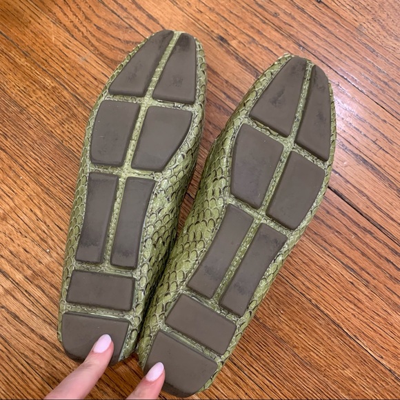 ⚡️⚡️⚡️ PRADA Green Snakeskin Loafers with Gold Logo - Picture 5 of 6